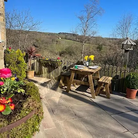 Treetops At Treetops Hideouts * Richmond (North Yorkshire)